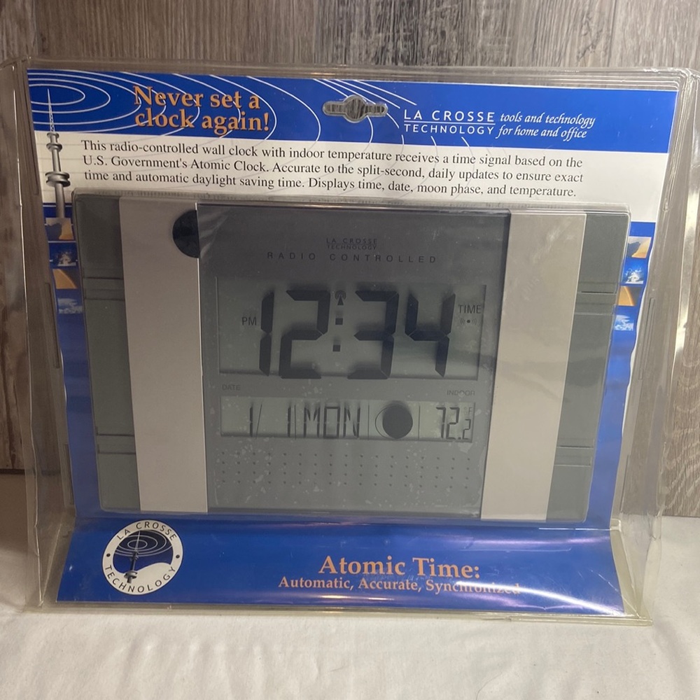 NWOT La Crosses atomic clock. displays time date, moon phase and temperature.